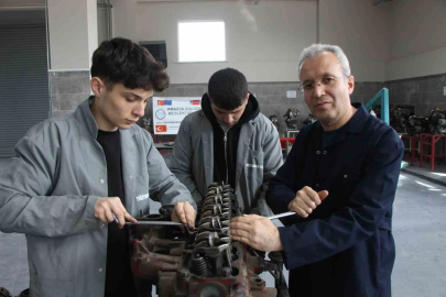 18 Yıllık Polis Memuru 45 Yaşında Hayalindeki Öğretmenliğe Kavuştu