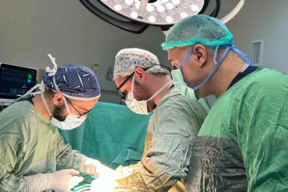 Asitli İçecek Tüketen 17 Yaşındaki Gencin Midesi Delindi