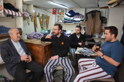 Demirci'de Doktorlardan Emektar Terziye Çizgili Pijama Sürprizi