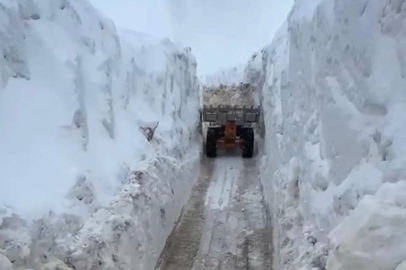 Şırnak'ta Çığ Sonrası 10 Metrelik Kar Tüneli Açıldı