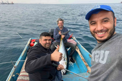 Öğretmen Oltayla 60 Kiloluk Dev Orkinos Yakaladı