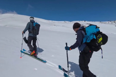 Fırtınaya Yakalanan Polonyalı Dağcılar Süphan'dan Kayarak İndi