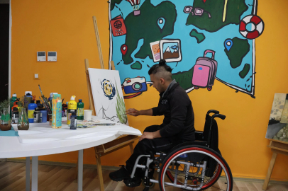 Engelleri Sanatla Aşan Mustafa Gürbüz'ün İlk Sergisi