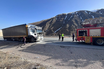 Erzincan’da seyir halindeki tırda çıkan yangın söndürüldü