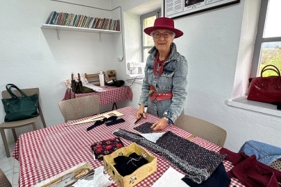 73 Yaşındaki Emekli Öğretmen Kursun Gözdesi Oldu