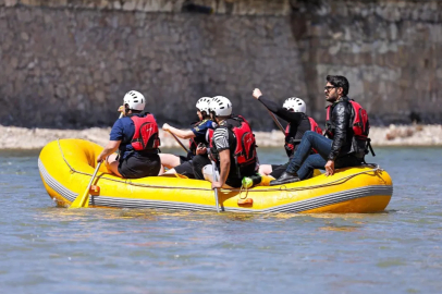 Bayburt'ta Ünilig Rafting Şampiyonası Başladı