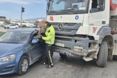 Edremit'te Kaza: Sıkışan Sürücüyü Polis Camdan Kurtardı