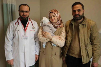 Diyarbakır'da Yemek Borusu Kapalı Doğan Bebek Kurtarıldı