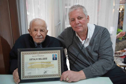 Sakarya'nın Asırlık Çınarı Ömer Usta 84 Yıldır Döner Kesiyor