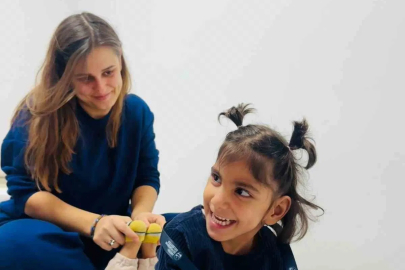 Hatay'da Serebral Palsili Minik Ada Su İlk Adımlarını Attı