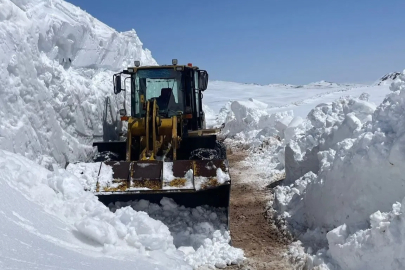 Bahar Geldi Ama Orada Hâlâ Kış: 5 Metrelik Karla Mücadele