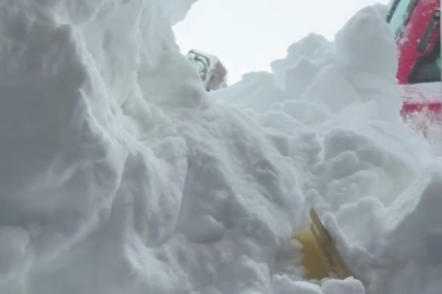 Erzincan’da Nisan’da Kış: Telekom Ekipleri 5 Metrelik Karı Aştı