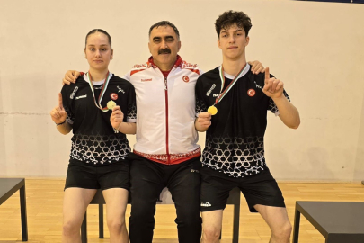 Erzincanlı genç badmintoncular Avrupa’da 3 madalya kazandı