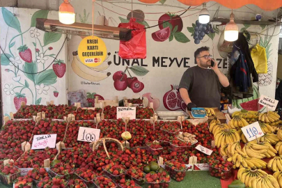 Pazarında Yaz Meyveleri Çıktı, Çağla Fiyatı Düştü