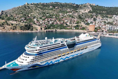 Alanya'ya Lüks Kruvaziyerle 2 Bin 129 Turist Geldi