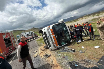 Şehirler Arası Yolcu Otobüsü Devrildi: 1 Ölü, 13 Yaralı