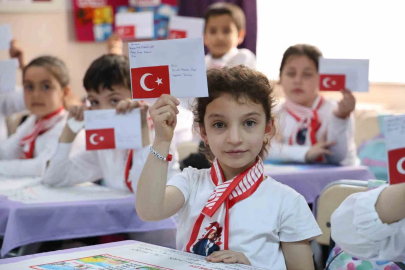 Minik Ellerden Kahraman Askerlere Duygu Yüklü Mektup