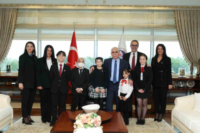 AYM Koltuğuna Oturan LÖSEV'li Elif'ten Çocuk Bakanlığı Talebi