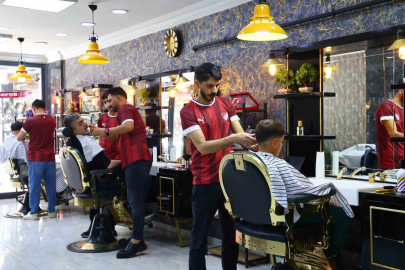 Elazığspor’a Esnaftan Tam Destek: Bordo-Beyazlı Kuaför Salonu