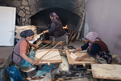 Depremzede Kadınlar Yufka Ekmeğiyle Aile Bütçesine Destek Oluyor