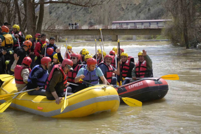 Kelkit Çayı'nda Adrenalin Dolu Rafting Heyecanı
