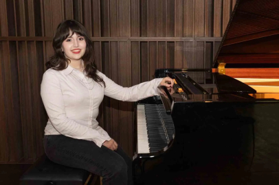 Pes Etmeyen Genç Piyanist TEV Üstün Başarı Bursu Kazandı