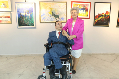 52 Yıldır Engelli Oğluna Bakan Anneden 15. Resim Sergisi
