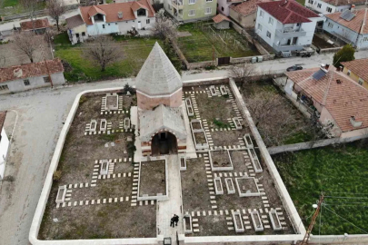 Çandır'daki Tarihi Şah Sultan Türbesi Göz Dolduruyor