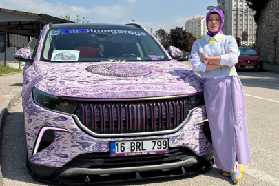 Togg'unu UV Işıklı Türk Motifli Mor Halıyla Kaplattı