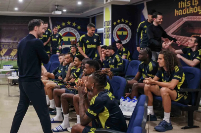 Domenico Tedesco, futbolcularla vedalaştı
