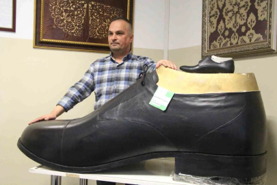 Gerede'de Türkiye'nin En Büyük Giyilebilir Ayakkabısı Üretildi