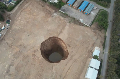 İskenderun'daki Dev Obruğun Çapı 60 Metreye Ulaştı