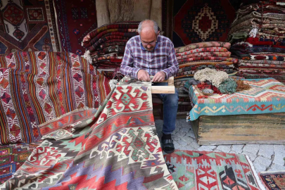 Kapadokya'da 40 Yıllık Antika Halı Ustası