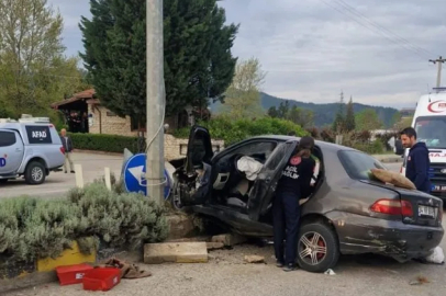 Karabük'te otomobil refüje çarptı: 1 ölü, 3 yaralı