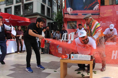 Kumluca'da Acı Biber Yeme Yarışması: 3 Dakikada 474 Gram!