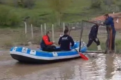 Sel Sularında Mahsur Kalanlara Botlu Kurtarma Operasyonu