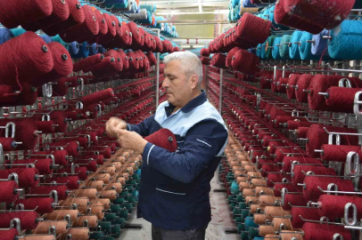 Bursa Ulu Camii'nin Yeni Halıları Demirci'de Dokunuyor
