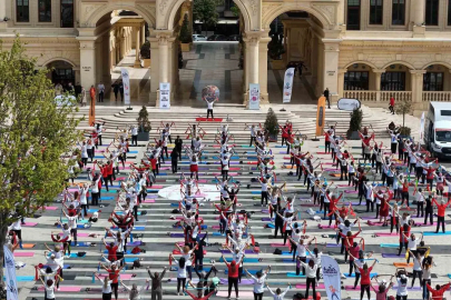 Dünya Pilates Günü'nde Yüzlerce Kişi Açık Havada Sporla Buluştu