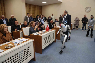 Meclis Sıralarında Bir İlk: İnsansı Robot Toplantıya Katıldı
