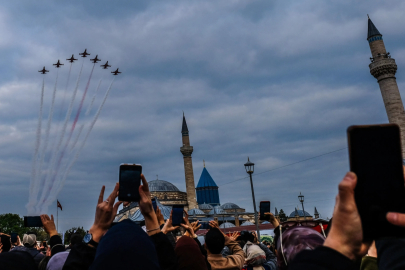 Tarihi Göçün Yıl Dönümünde Gökyüzünde Nefes Kesen Şölen
