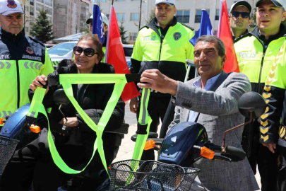 Sivas'ta Engellilere Özel Reflektörlü Yelekle Trafikte Güvenlik