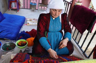 Şırnak'ta Bir Aylık El Emeği: İlmek İlmek Dokunan Seccadeler 20 Bin TL