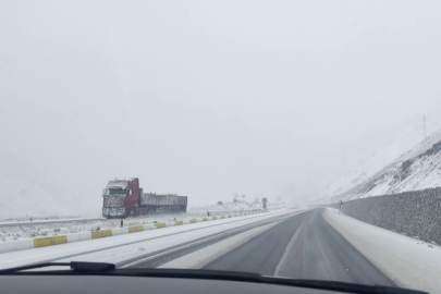 Yaz Gelmeden Erzincan’a Kar Geri Döndü