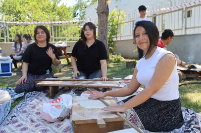 Lisede 21 Yıllık Gelenek: Şalvar Giyip Sıkma Yaptılar