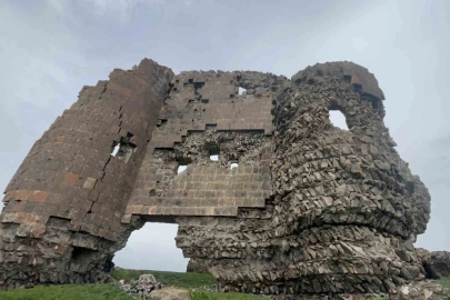 Kars'taki Bin Yıllık Kız Kalesi Yok Olma Tehlikesiyle Karşı Karşıya