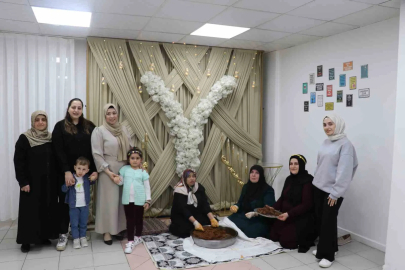 Erkeklerin Giremediği Kafede Çiğ Köfteli Anneler Günü Coşkusu