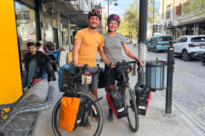 10 Bin Kilometre Pedal Çeviren Fransız Gezginlerin Erzincan Molası