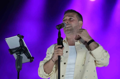 Mersin'de Oğuzhan Koç Rüzgarı: Soli Sahilinde Coşkulu Konser