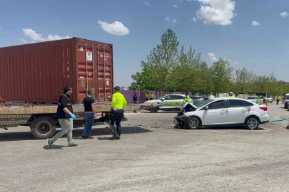Gaziantep’te Tıra Çarpan Otomobilde Ağır Bilanço: 1 Ölü, 4 Yaralı