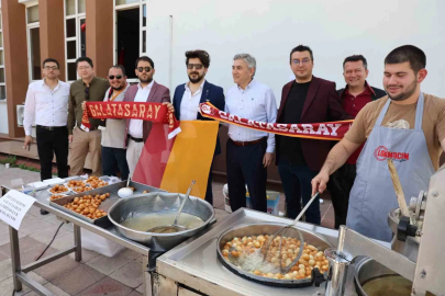 Galatasaraylı Avukatlardan Adliye Önünde Şampiyonluk Lokması